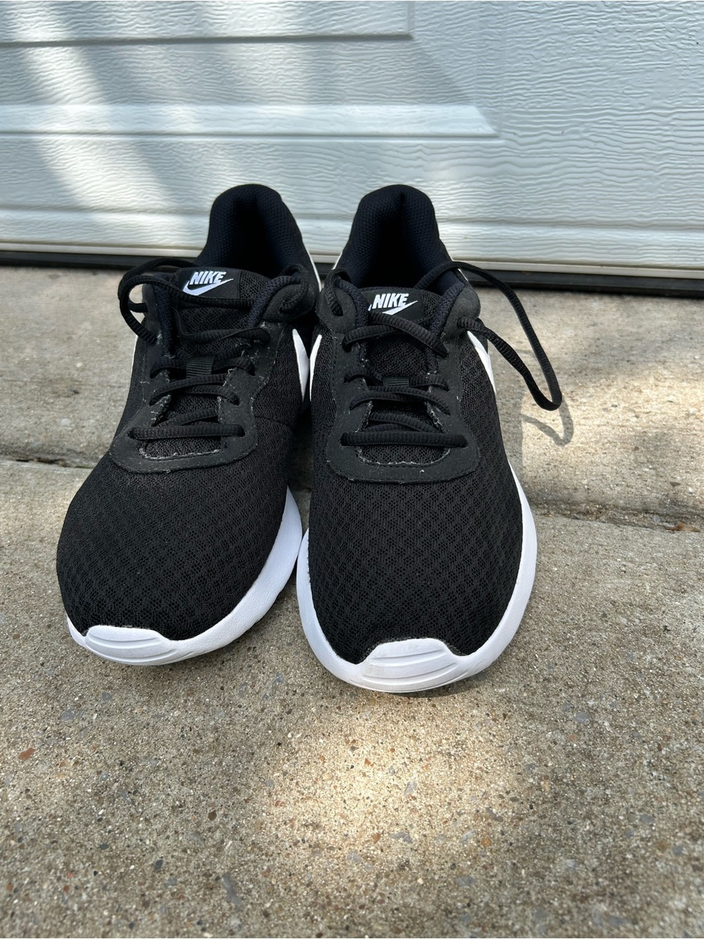 Nike Men’s Black and White Low-Top Athletic Sneakers